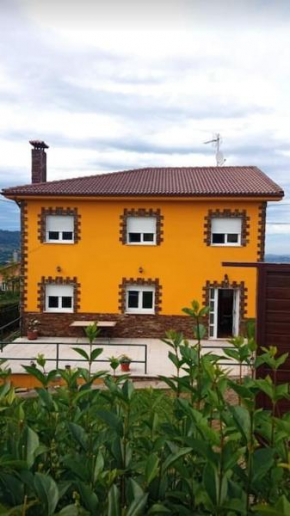 Casa con finca en Oviedo El Casero